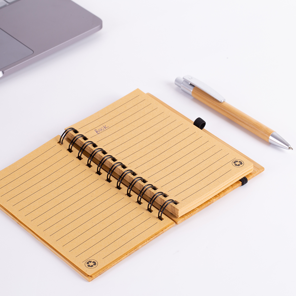 Caderno A6 Capa em Bambu com caneta (14x09cm)